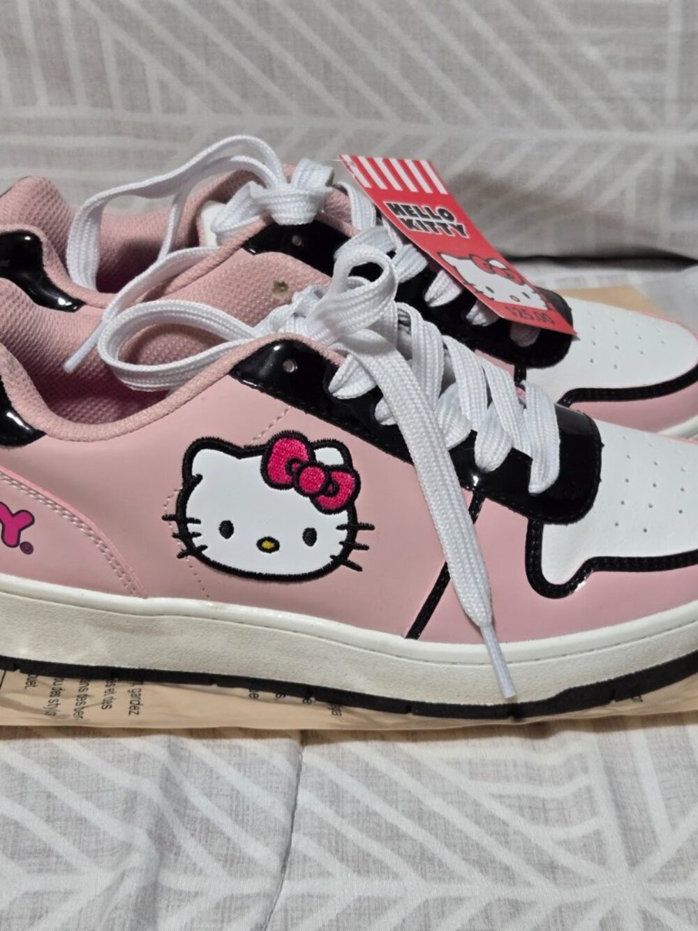 Sanrio Hello Kitty Pink White Black Court Sneakers Size 6 NWT - Picture 2 of 6